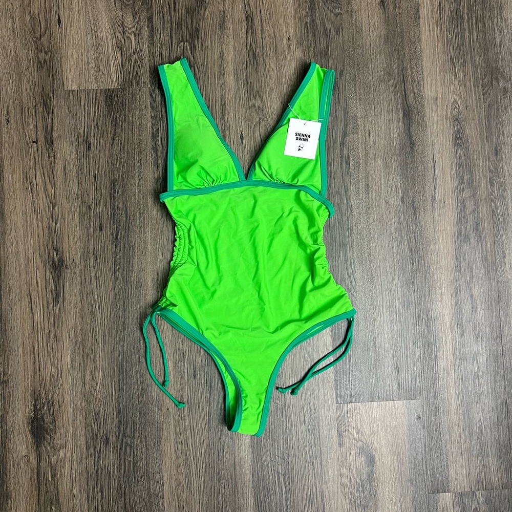 One piece swim suit